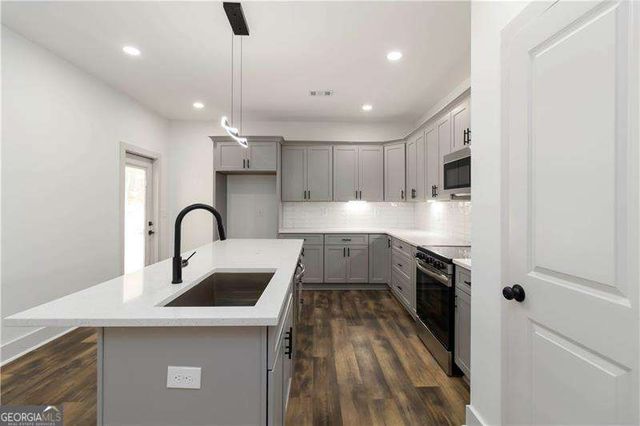 2884 Thompson Circle, Decatur, GA 30034