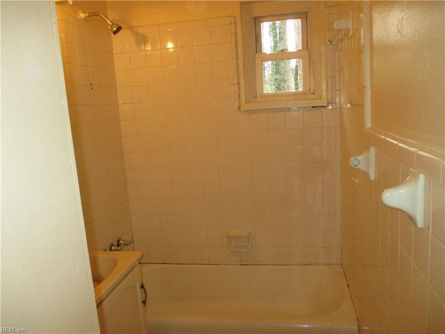 141 Maxwell LN, Newport News, VA 23606