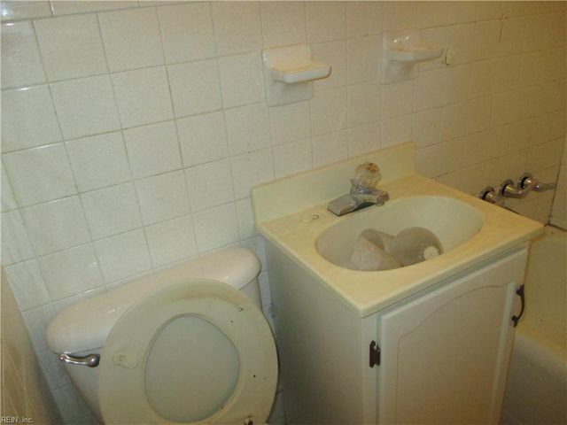 141 Maxwell LN, Newport News, VA 23606