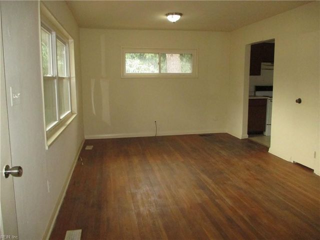 141 Maxwell LN, Newport News, VA 23606