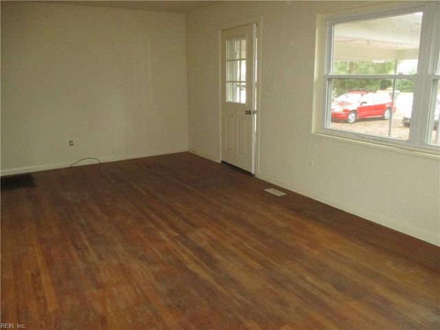 141 Maxwell LN, Newport News, VA 23606