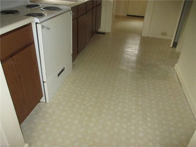 141 Maxwell LN, Newport News, VA 23606