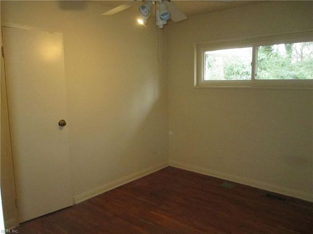 141 Maxwell LN, Newport News, VA 23606