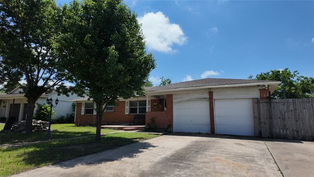 3030 Mark Twain Drive, Farmers Branch, TX 75234