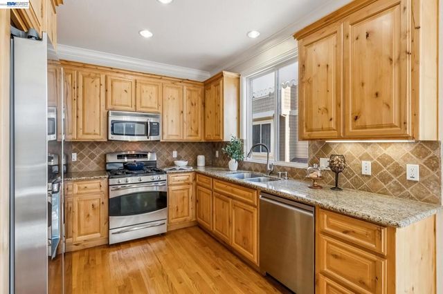 829 Lippert Pl, Santa Clara, CA 95050