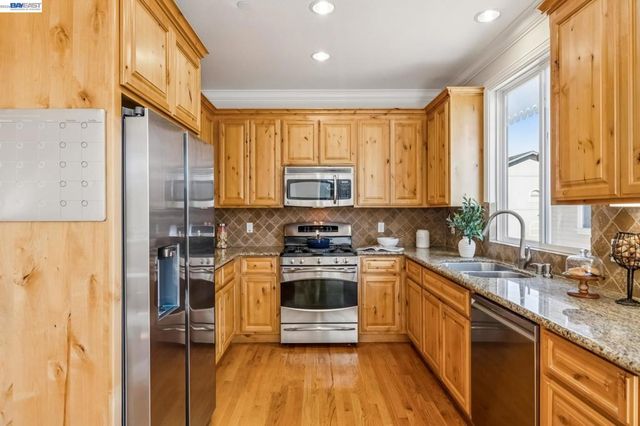 829 Lippert Pl, Santa Clara, CA 95050