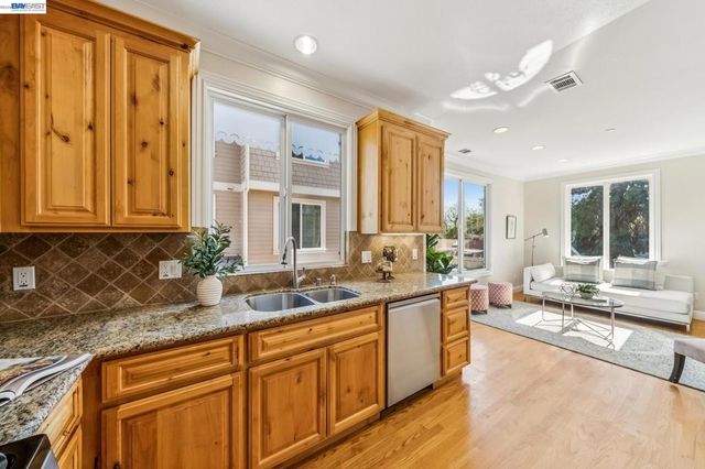 829 Lippert Pl, Santa Clara, CA 95050