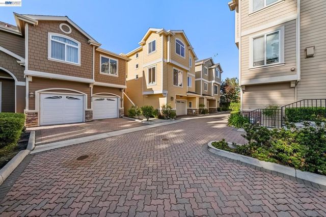 829 Lippert Pl, Santa Clara, CA 95050