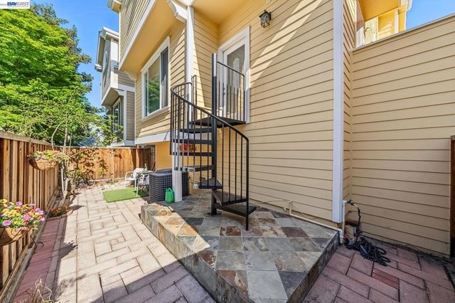 829 Lippert Pl, Santa Clara, CA 95050