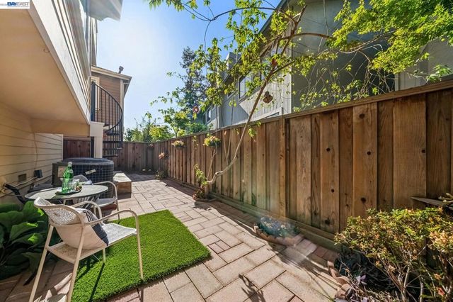 829 Lippert Pl, Santa Clara, CA 95050