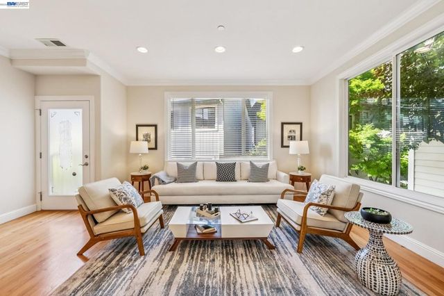 829 Lippert Pl, Santa Clara, CA 95050