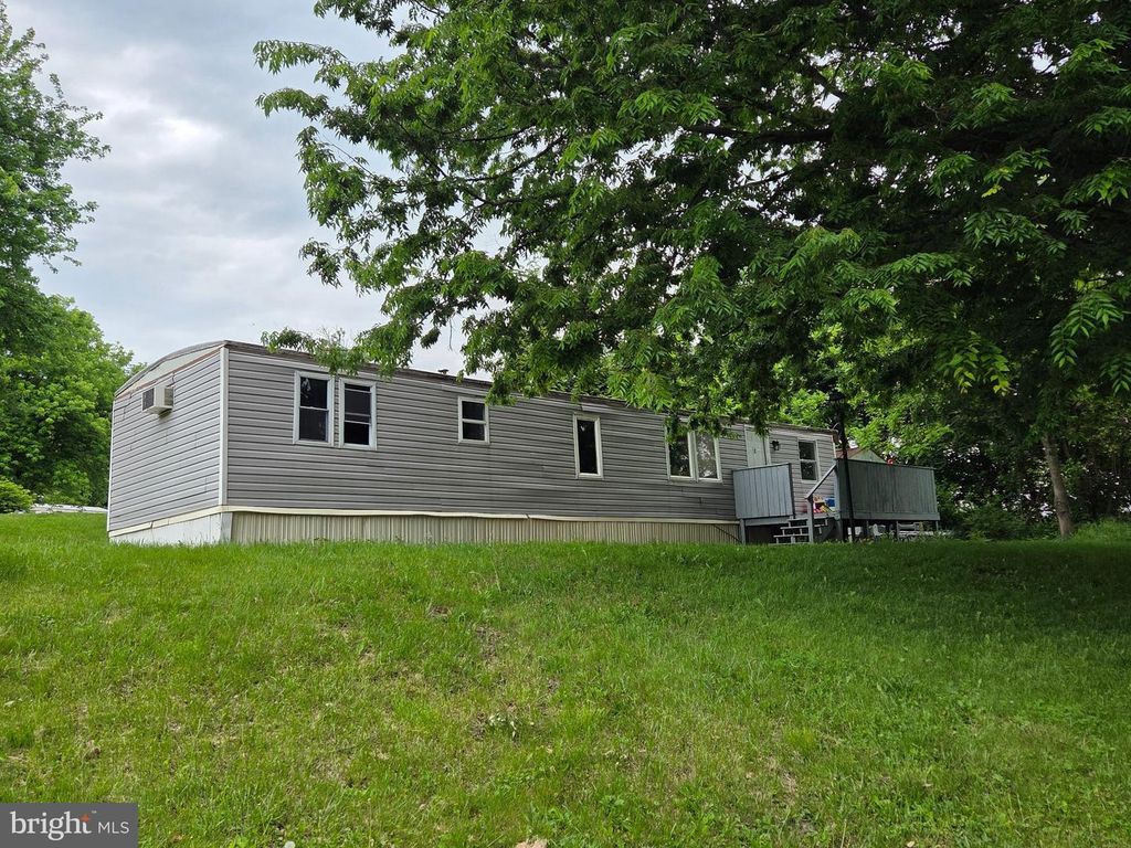 1 NORTHWOOD MNR, York Haven, PA 17370