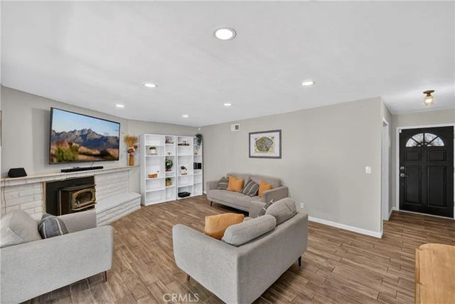 6301 Avenue De Palma, Jurupa Valley, CA 92509