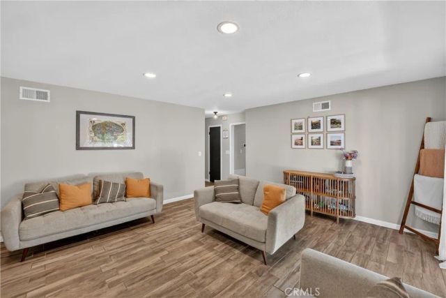 6301 Avenue De Palma, Jurupa Valley, CA 92509