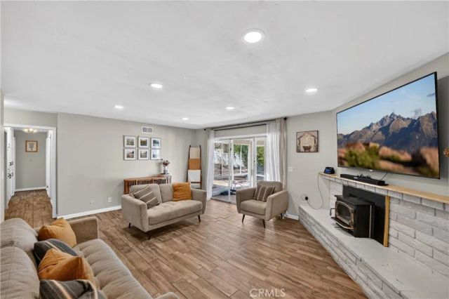 6301 Avenue De Palma, Jurupa Valley, CA 92509