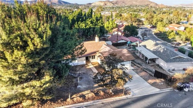 6301 Avenue De Palma, Jurupa Valley, CA 92509
