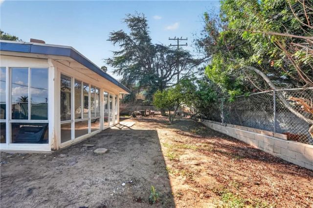 6301 Avenue De Palma, Jurupa Valley, CA 92509