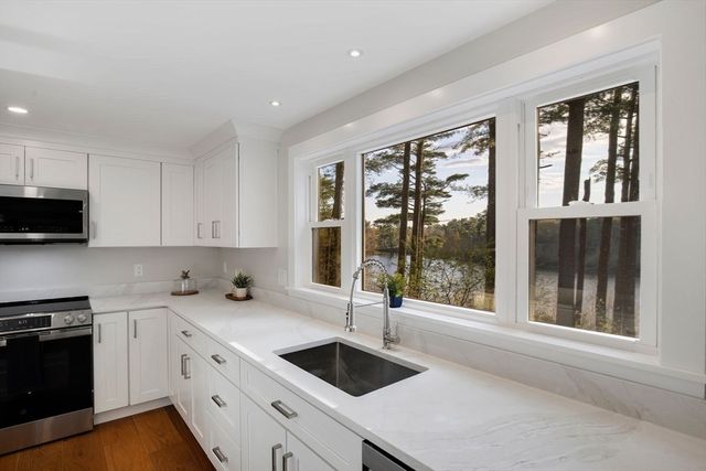 96 Lake Shore Dr, Duxbury, MA 02332
