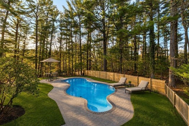 96 Lake Shore Dr, Duxbury, MA 02332