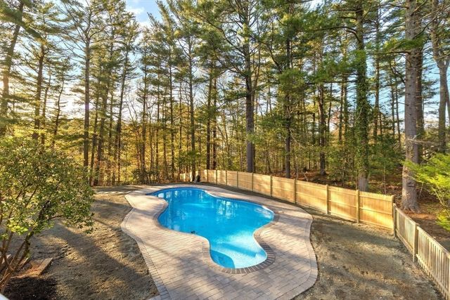 96 Lake Shore Dr, Duxbury, MA 02332