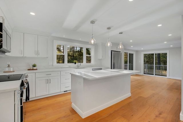 96 Lake Shore Dr, Duxbury, MA 02332