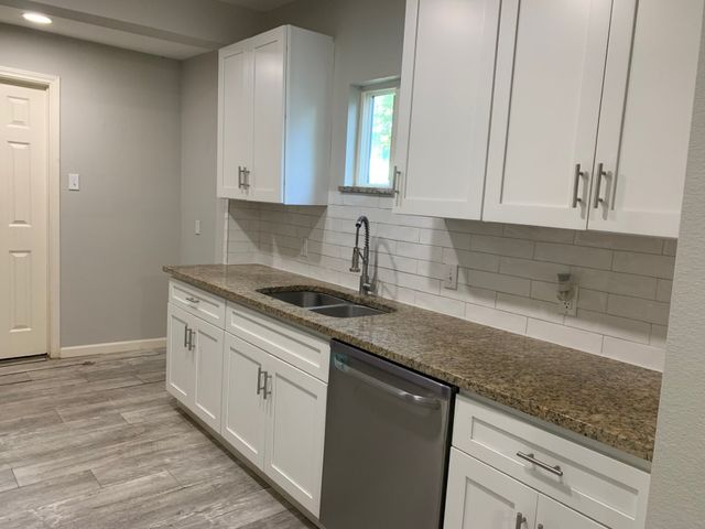 1107 Oxford Street, River Oaks, TX 76114