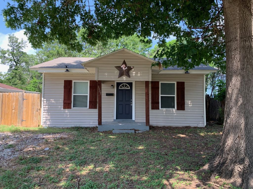 1107 Oxford Street, River Oaks, TX 76114