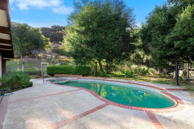 320 E Carlisle Road, Thousand Oaks, CA 91361