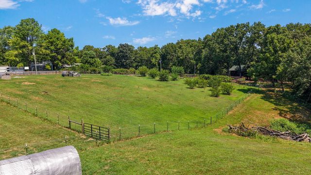 1627 W Riverbluff Lane, Nixa, MO 65714