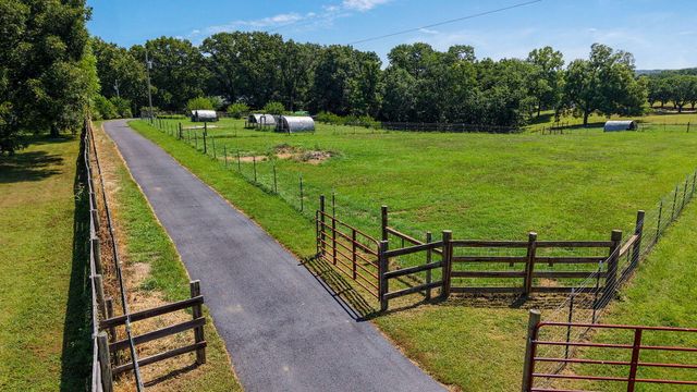 1627 W Riverbluff Lane, Nixa, MO 65714