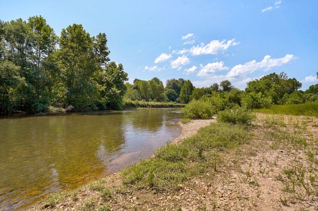 1627 W Riverbluff Lane, Nixa, MO 65714