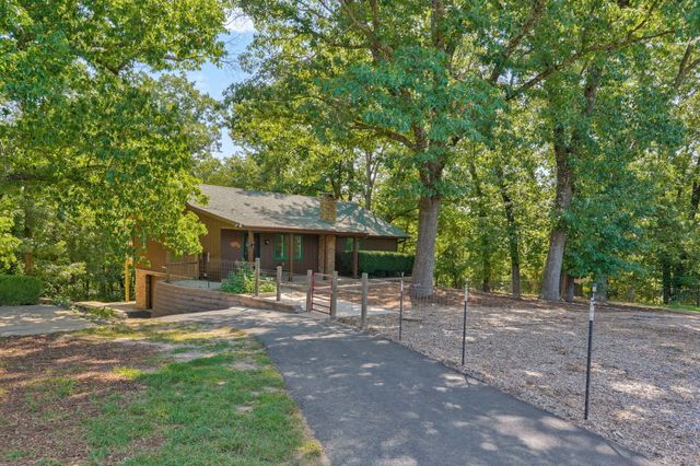 1627 W Riverbluff Lane, Nixa, MO 65714
