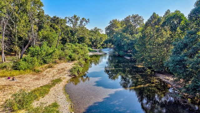 1627 W Riverbluff Lane, Nixa, MO 65714