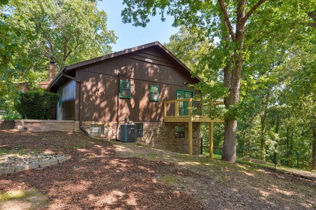 1627 W Riverbluff Lane, Nixa, MO 65714
