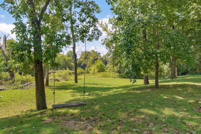 1627 W Riverbluff Lane, Nixa, MO 65714
