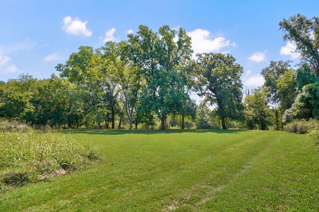 1627 W Riverbluff Lane, Nixa, MO 65714