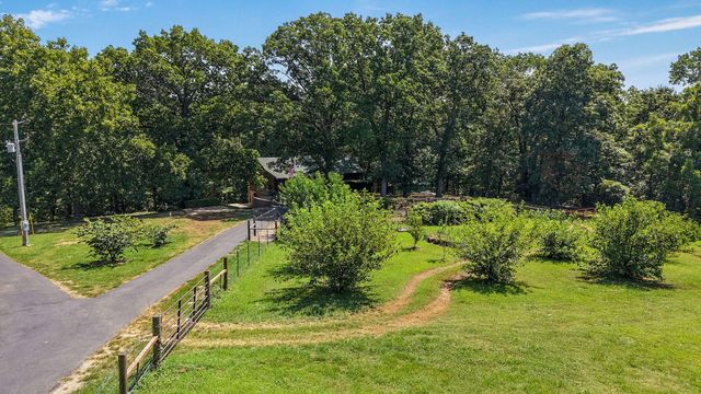 1627 W Riverbluff Lane, Nixa, MO 65714
