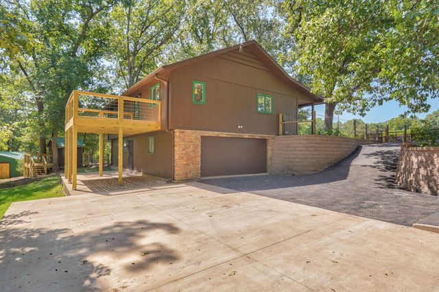 1627 W Riverbluff Lane, Nixa, MO 65714