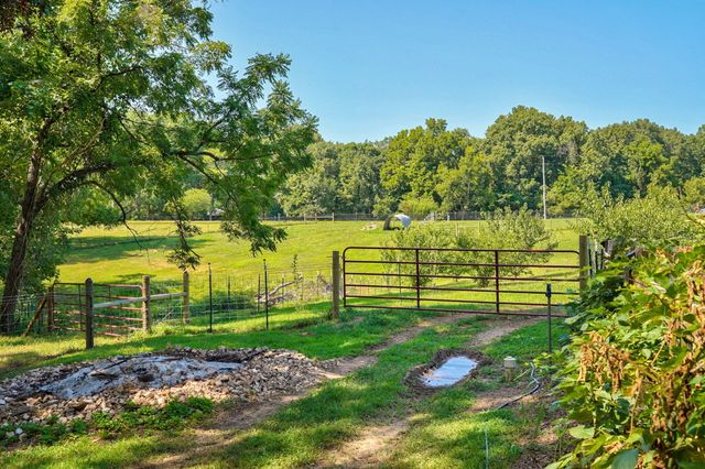 1627 W Riverbluff Lane, Nixa, MO 65714