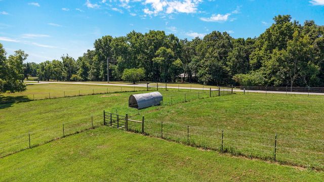 1627 W Riverbluff Lane, Nixa, MO 65714