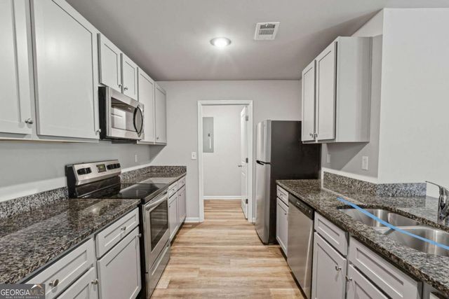 122 W Lexington Avenue, Griffin, GA 30223