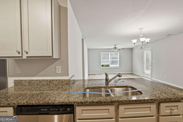 122 W Lexington Avenue, Griffin, GA 30223