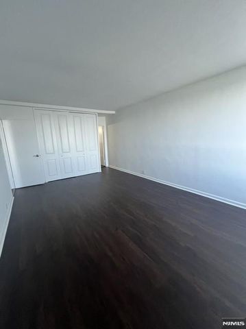 4 Horizon Road 1207, Fort Lee, NJ 07024