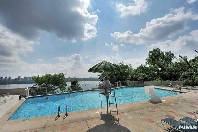 4 Horizon Road 1207, Fort Lee, NJ 07024