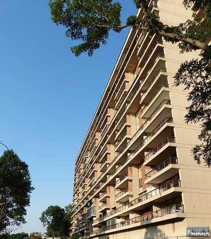 4 Horizon Road 1207, Fort Lee, NJ 07024