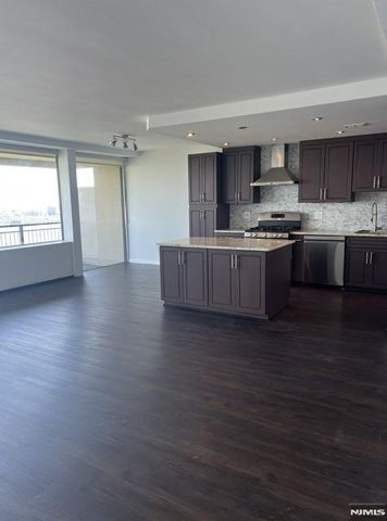 4 Horizon Road 1207, Fort Lee, NJ 07024