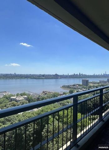 4 Horizon Road 1207, Fort Lee, NJ 07024