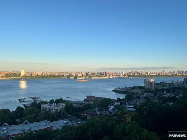 4 Horizon Road 1207, Fort Lee, NJ 07024