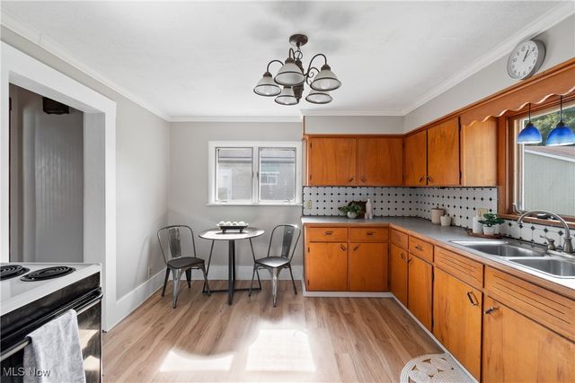 132 31st Street SW, Barberton, OH 44203