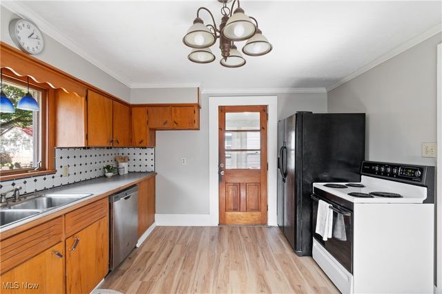 132 31st Street SW, Barberton, OH 44203